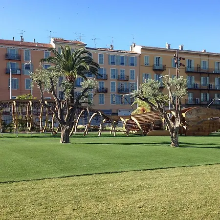 Apartament Place Du General Georges Marshall *